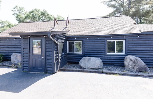 Tomahawk Casa | Lake Nokomis 1BD/1Bath Lakeside Cabin - Cabin #2