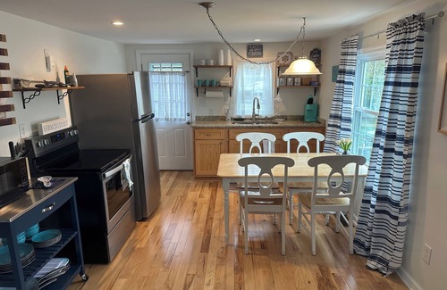 Mayhew Cabaña | Lake Norman getaway steps away from Marina!