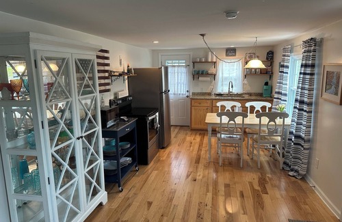Mayhew Cabaña | Lake Norman getaway steps away from Marina!