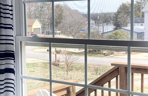 Mayhew Cabaña | Lake Norman getaway steps away from Marina!