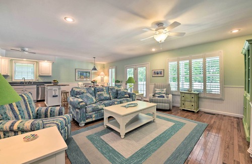 Mooresville Casa | Lake Norman Retreat w/ Dock ~ 1 Mi to Marina!
