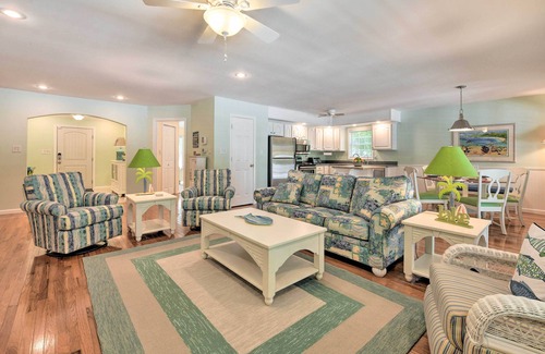 Mooresville Casa | Lake Norman Retreat w/ Dock ~ 1 Mi to Marina!