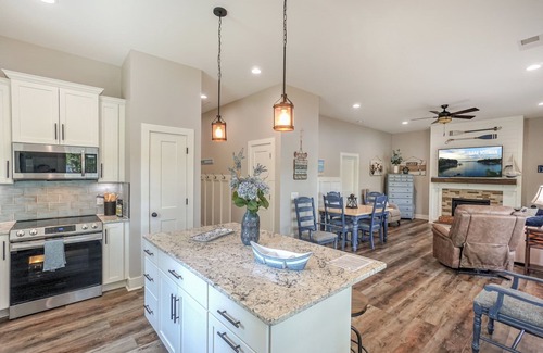 Mooresville Apartamento | Lake Norman - Tranquility Cove - Beautiful Lakefront Apartment