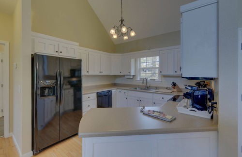 Blairsville Casa | Lake Nottely 4 bdrm cabin, sauna w/ mtn & lake views, dock, & EV charger.