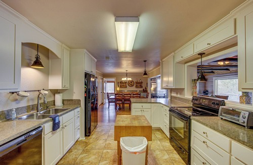 Jefferson Casa | Lake O' the Pines Home w/Fire Pit in Jefferson!
