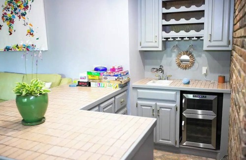 Warr Acres Casa | Lake Oasis w/Pool, Hot tub, Gym