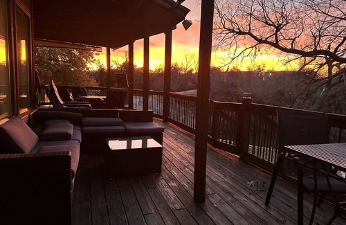 Warr Acres Casa | Lake Oasis w/Pool, Hot tub, Gym