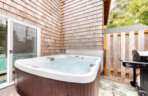 Rockaway Beach Casa | Lake & Ocean