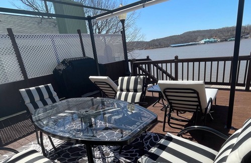 Linn Creek Casa | Lake of the Ozarks Lakefront Home with Amazing Views, Relax & Have Fun!