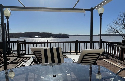 Linn Creek Casa | Lake of the Ozarks Lakefront Home with Amazing Views, Relax & Have Fun!