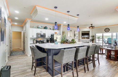 Lake Ozark Apartamento | Lake of the Ozarks Retreat with Waterfront View!
