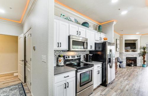 Lake Ozark Apartamento | Lake of the Ozarks Retreat with Waterfront View!