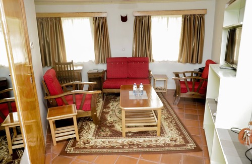 Nyahururu Hotel | Lake Olbolosat Resort Park Lodge