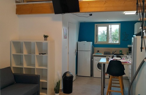 Saint-Pardoux Casa | Lake on foot! Bright studio+mezzanine, TV, WIFI, terrace, parking, near village