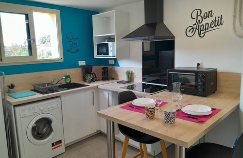 Saint-Pardoux Casa | Lake on foot! Bright studio+mezzanine, TV, WIFI, terrace, parking, near village