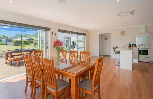 Cooks Beach Casa | Lake on Scott - Cooks Beach Holiday Home