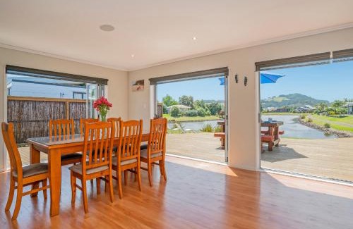 Cooks Beach Casa | Lake on Scott - Cooks Beach Holiday Home