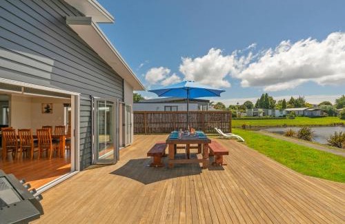 Cooks Beach Casa | Lake on Scott - Cooks Beach Holiday Home