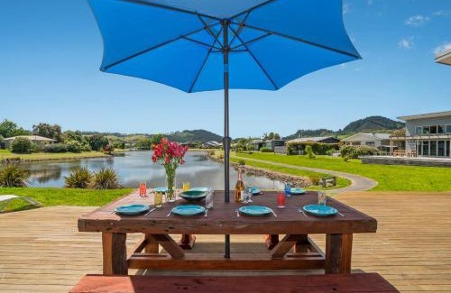 Cooks Beach Casa | Lake on Scott - Cooks Beach Holiday Home