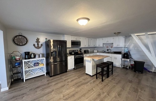 Henderson Casa | Lake Ontario Beach House Getaway- House #1