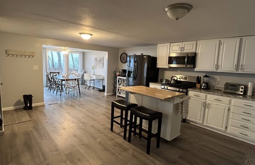 Henderson Casa | Lake Ontario Beach House Getaway- House #1