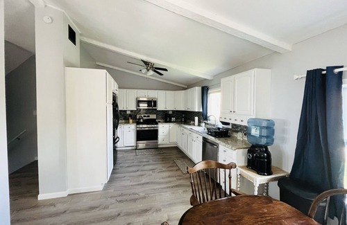 Henderson Casa | Lake Ontario Beach House Getaway-House #2