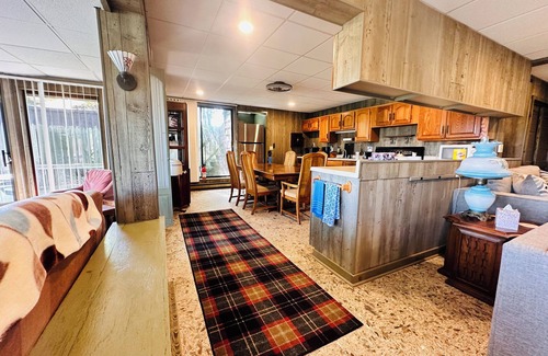 Mannsville Casa | Lake Ontario Lakefront with Boat Dockage