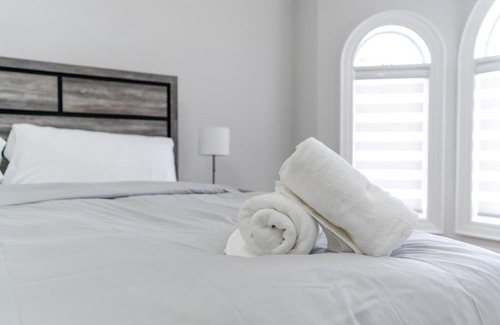 Bendale Casa | Lake Ontario Stylish Family-friendly House