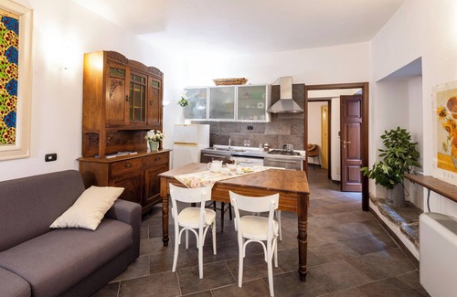 San Maurizio d'Opaglio Apartamento | Lake Orta family retreat with lakefront garden