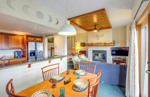 Lake Placid Apartamento | Lake Placid Condo w/ Patio - Walk to Beach!