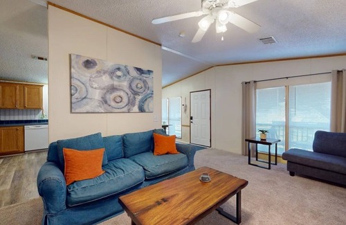 Seguin Casa | Lake Placid Waterfront/Sleeps 10