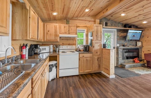 Farwell Casa | "Lake Rachel Retreat"- Fish, Swim, Play!