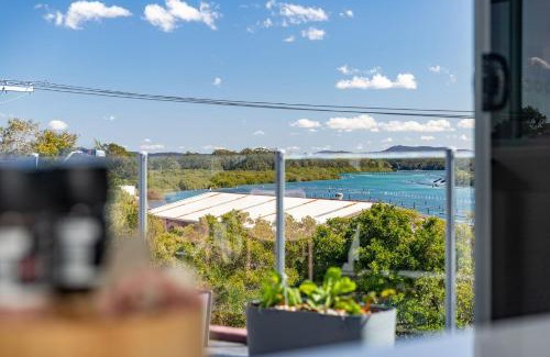 Forster Casa | Lake Reflections