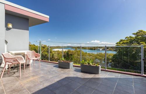 Forster Casa | Lake Reflections