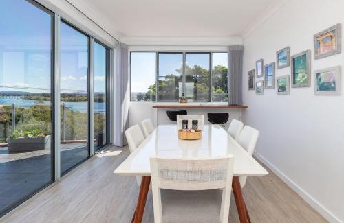 Forster Casa | Lake Reflections