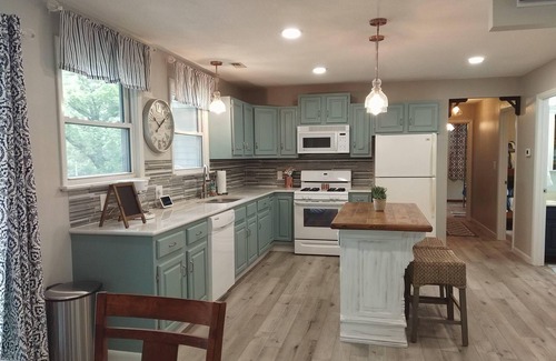 Howe Casa | Lake Retreat With Hot Tub