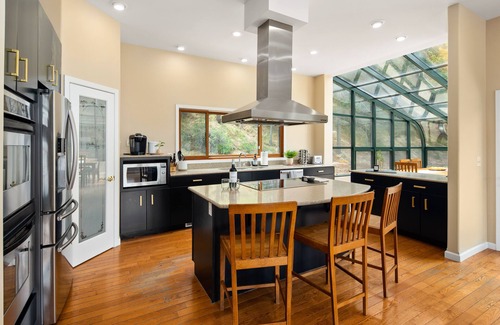 Wilbur Casa | Lake Roosevelt's Whitestone Rock Retreat-Corporate and personal retreat space