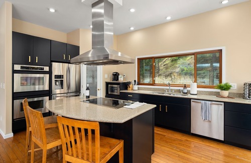 Wilbur Casa | Lake Roosevelt's Whitestone Rock Retreat-Corporate and personal retreat space