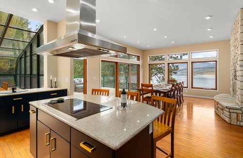 Wilbur Casa | Lake Roosevelt's Whitestone Rock Retreat-Corporate and personal retreat space