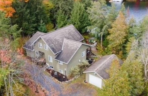 Muskoka Lakes Cabaña | Lake Rosseau, Muskoka Waterfront 6bedroom. Large wrap around deck.