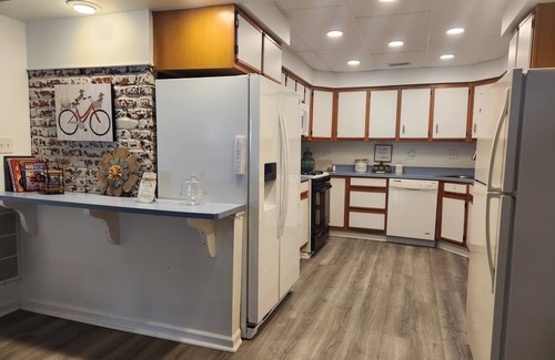 Monticello Casa | Lake Shafer Home: Boat, Swim, Kayak, BBQ, Sunsets, ten minutes to Indiana Beach