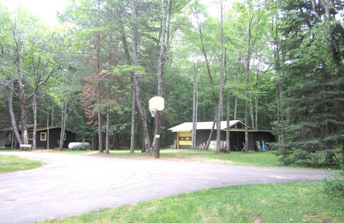 Minocqua Cabaña | Lake Shishebogama Cottage en la Bahía de Moonlight