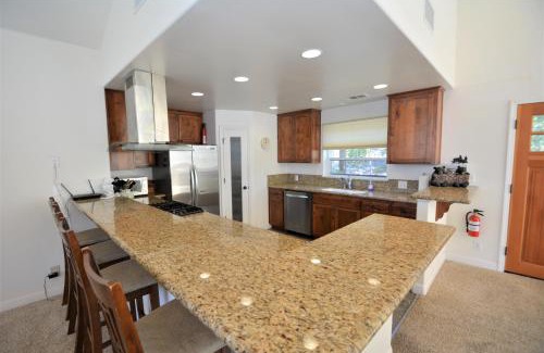 Bass Lake Casa | Lake Shore Lake Front Free Night Special