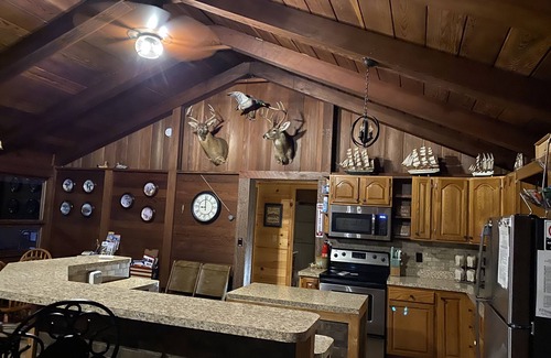Nancy Cabina | Lake side Abode with a Spectacular year round View of the lake. 🌅