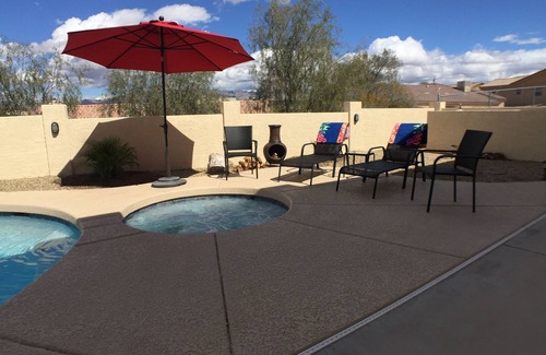 Lake Havasu City Casa | Lake Side of Highway, Mins. al agua, piscina climatizada y spa, hasta cerrar vistas al lago