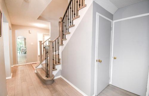 Alcona Casa | Lake Simcoe 4 Bedroom Family Home Ideal Toronto Area Retreat