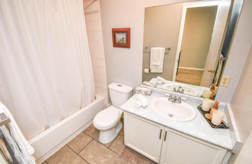 Alcona Casa | Lake Simcoe 4 Bedroom Family Home Ideal Toronto Area Retreat