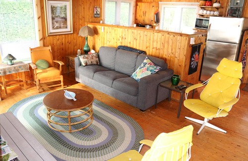 Brock Cabaña | Lake Simcoe Cottage with Private Beach - your waterfront escape awaits you