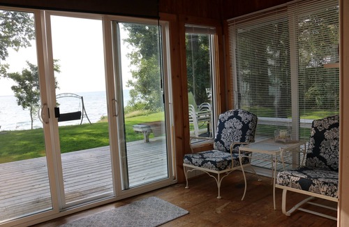 Brock Cabaña | Lake Simcoe Cottage with Private Beach - your waterfront escape awaits you