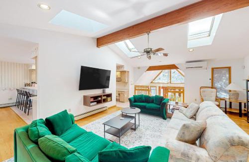 Blakeslee Casa | Lake Sinca Sanctuary